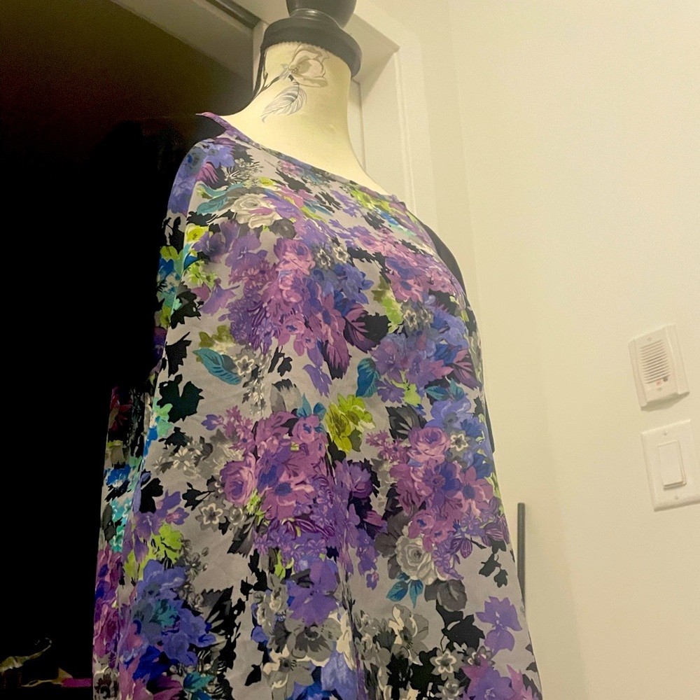 ⭐️🎉3 items for $30 🎉 Atmosphere short sleeve abstract floral too size 8 UK